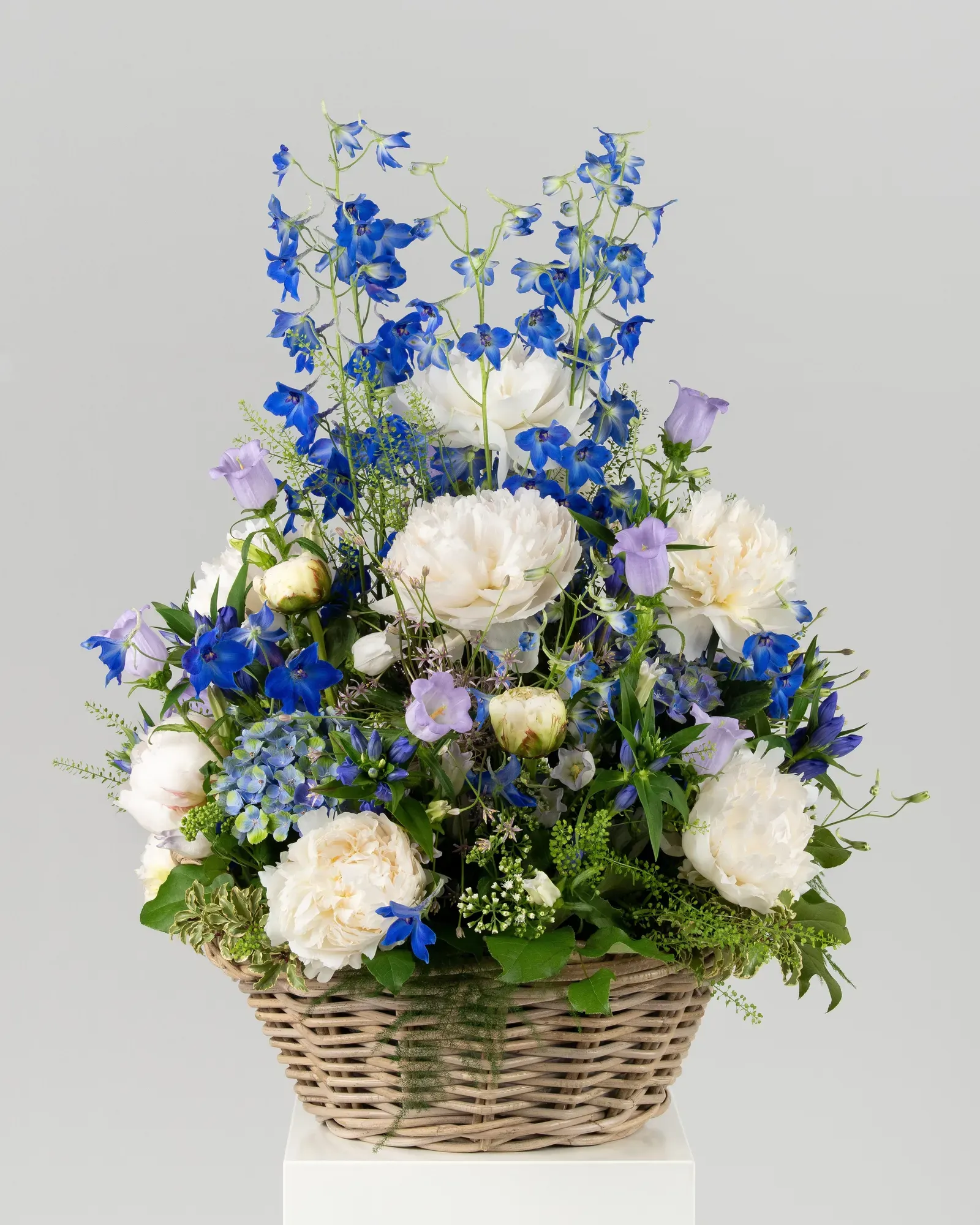 Bloemenmand Kalmte, rouwbloemwerk van UitvaartBloemist