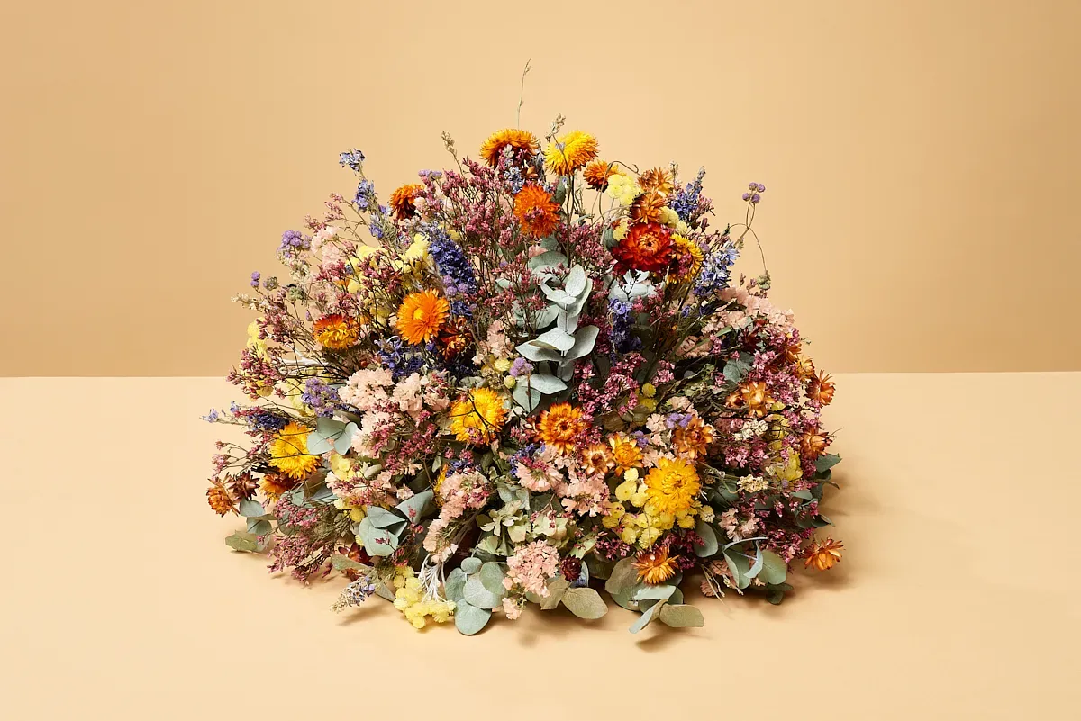 Rouwbloemwerk van droogbloemen: Biedermeier Avondgloed