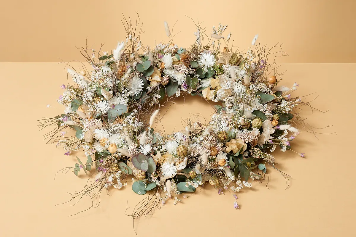 Rouwkrans Zilverregen, droogbloemen voor de uitvaart