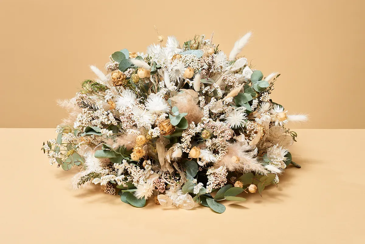 Biedermeier Zijdezacht, droogbloemen voor de uitvaart